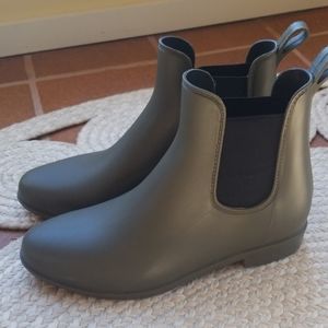 Target a new day rain booties size 9
